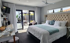 Sunkist B & B